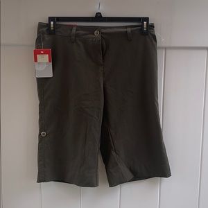 Weatherproof olive green shorts NWT size 8